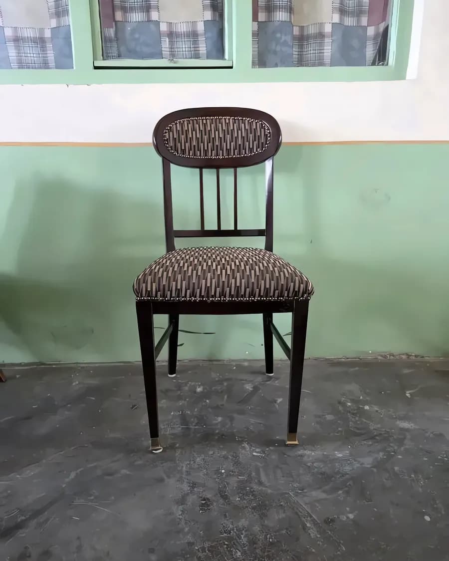 Комплект из четырех антикварных стульев в стиле венского модерна