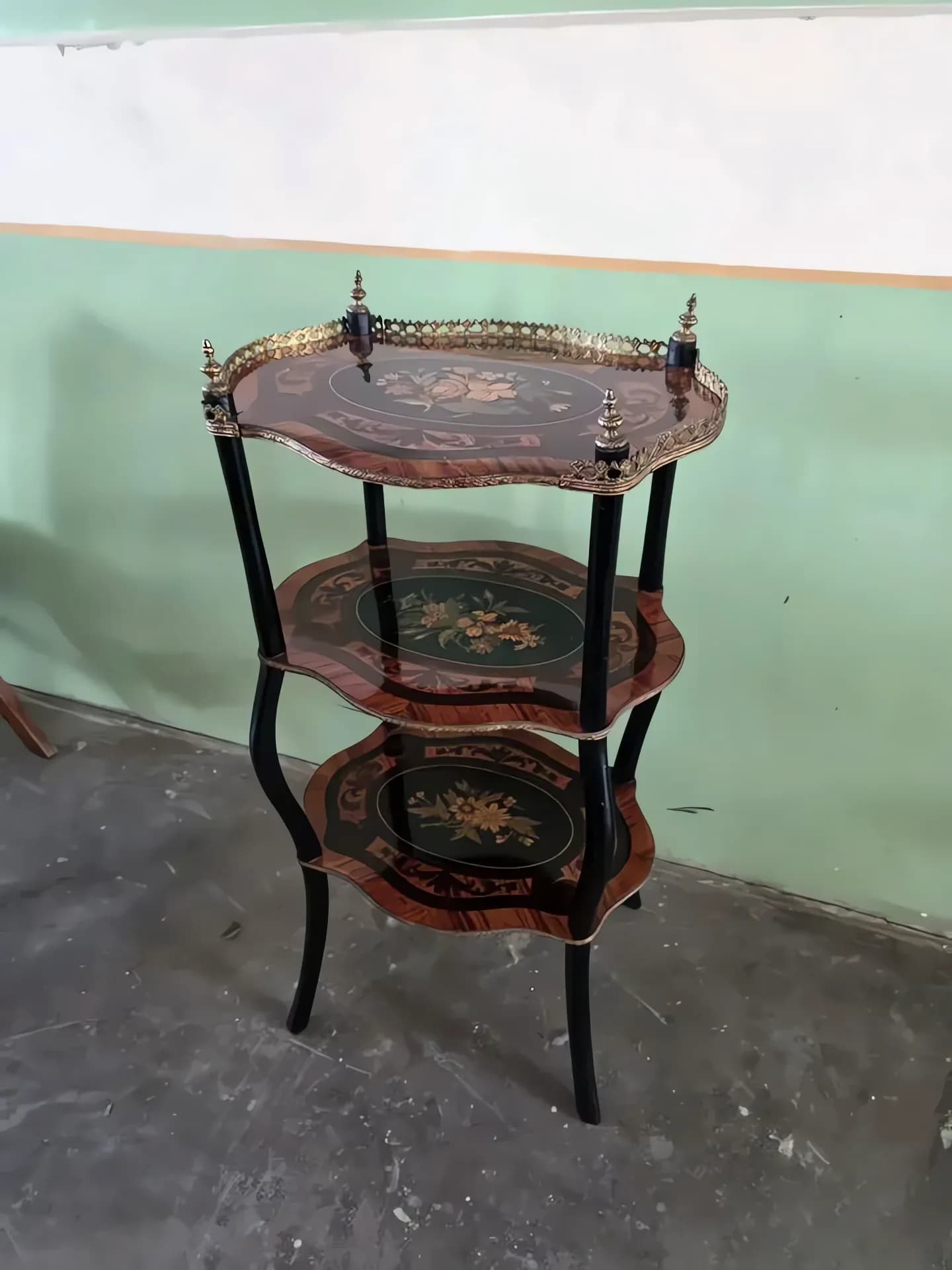 Антикварная французская этажерка, XIX век — 01.webp (enhanced)