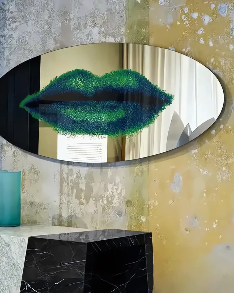 Коллекционное зеркало «Labbra» от Dino Gavina, посвящение Man Ray